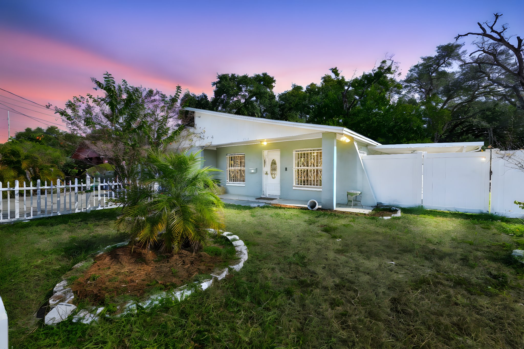 Tampa, Florida, 33603, United States, 3 Bedrooms Bedrooms, ,2 BathroomsBathrooms,Residential,For Sale,1995425