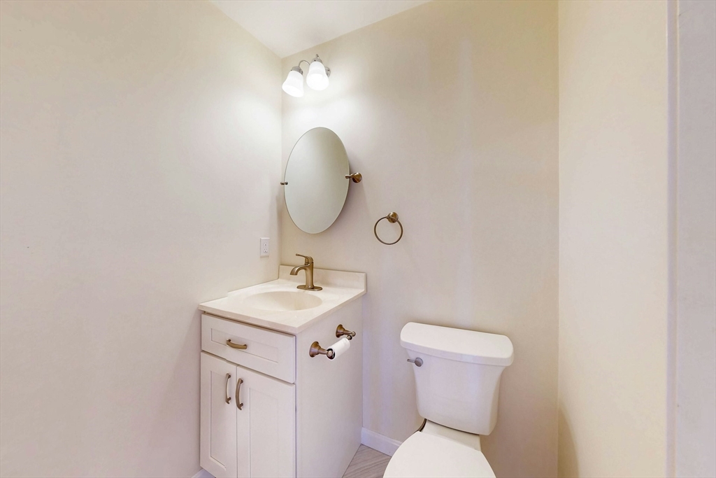 Lynn, Massachusetts, 01905, United States, 2 Bedrooms Bedrooms, ,2 BathroomsBathrooms,Residential,For Sale,1942525