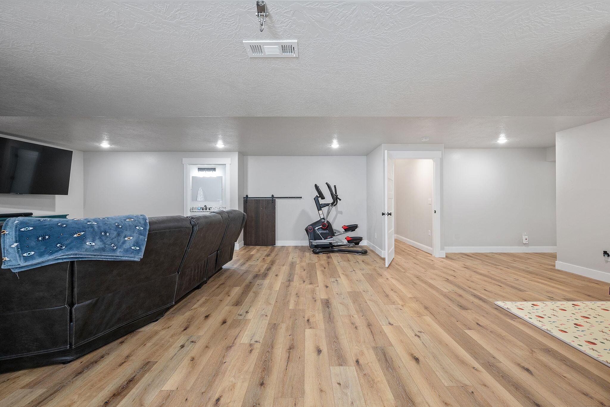 Cedar City, Utah, 84720, United States, 5 Bedrooms Bedrooms, ,4 BathroomsBathrooms,Residential,For Sale,1976034