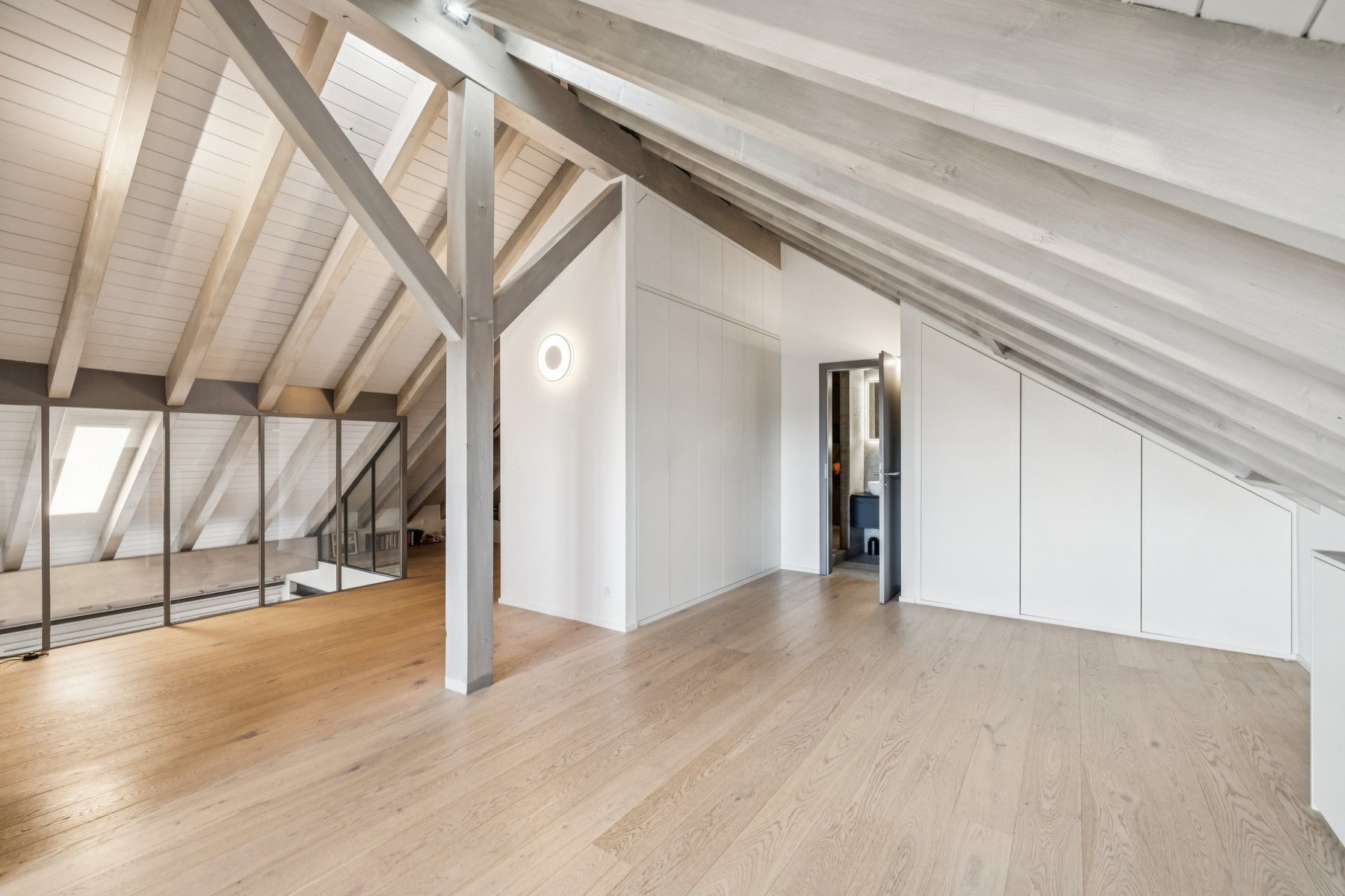  STUNNING, RENOVATED DUPLEX WITH LOTS OF CHARACTER - 物件實景