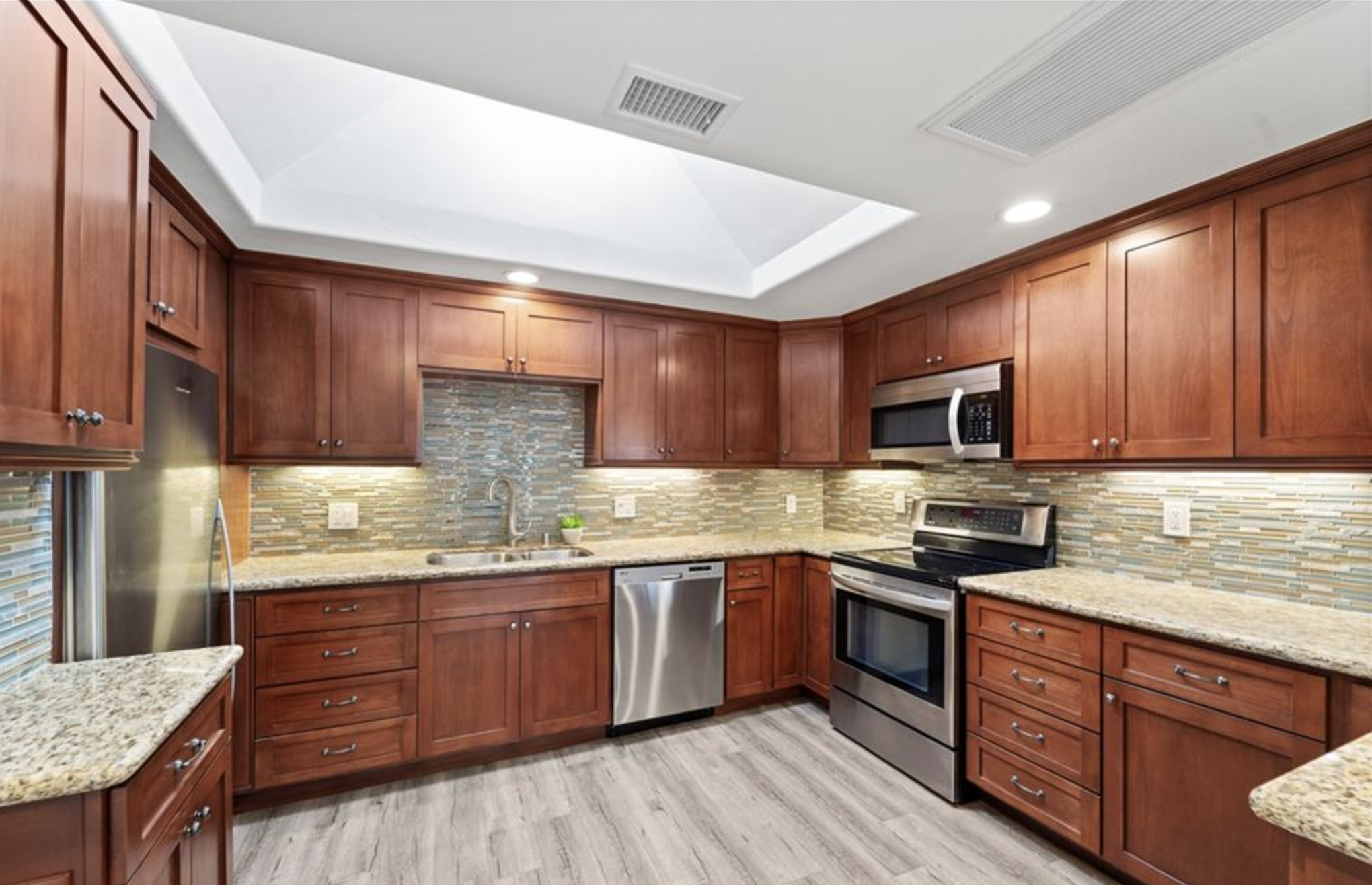 Seal Beach, California, 90740, United States, 2 Bedrooms Bedrooms, ,2 BathroomsBathrooms,Residential,For Sale,1996114