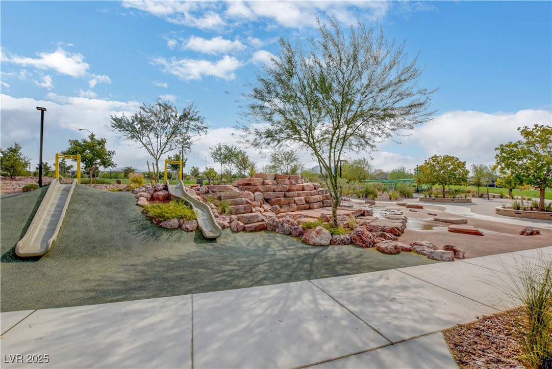Henderson, Nevada, 89011, United States, 3 Bedrooms Bedrooms, ,2 BathroomsBathrooms,Residential,For Sale,1848397