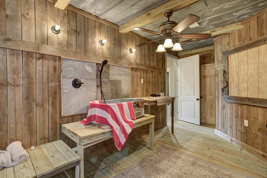 Hiawassee, Georgia, 30546, United States, 4 Bedrooms Bedrooms, ,5 BathroomsBathrooms,Residential,For Sale,1983256