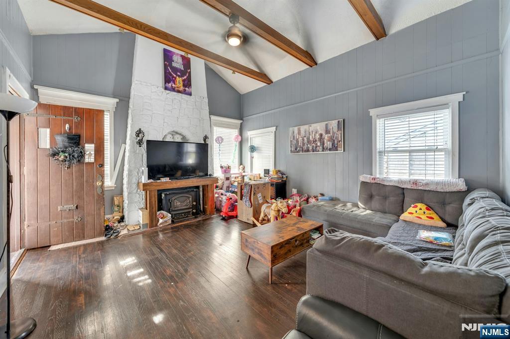 Hasbrouck Heights, New Jersey, 07604, United States, 3 Bedrooms Bedrooms, ,2 BathroomsBathrooms,Residential,For Sale,1989052