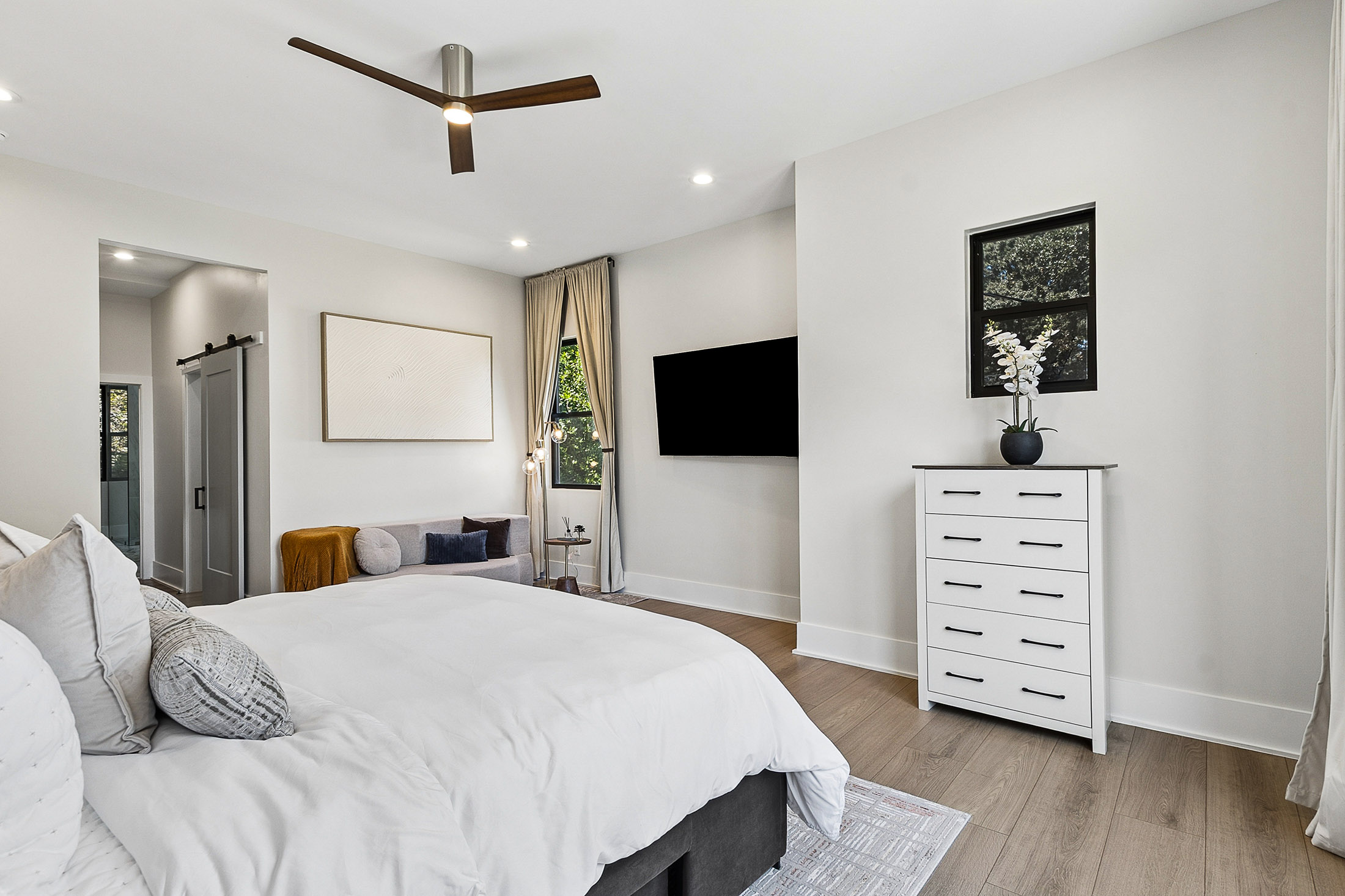  Sophisticated Modern Home in Sought-after Loring Heights - 物件實景