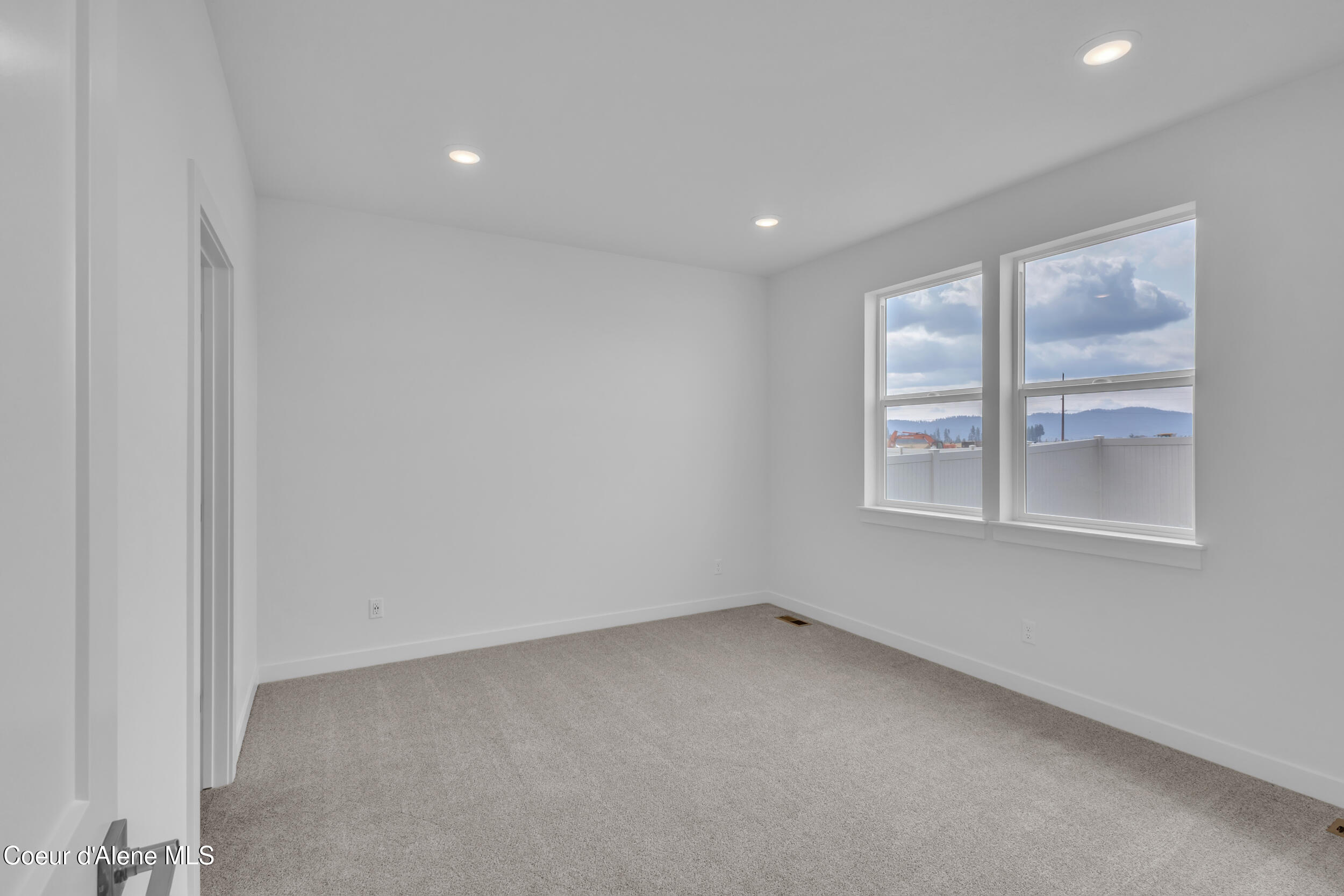 Coeur d'Alene, Idaho, 83815, United States, 3 Bedrooms Bedrooms, ,2 BathroomsBathrooms,Residential,For Sale,1999296