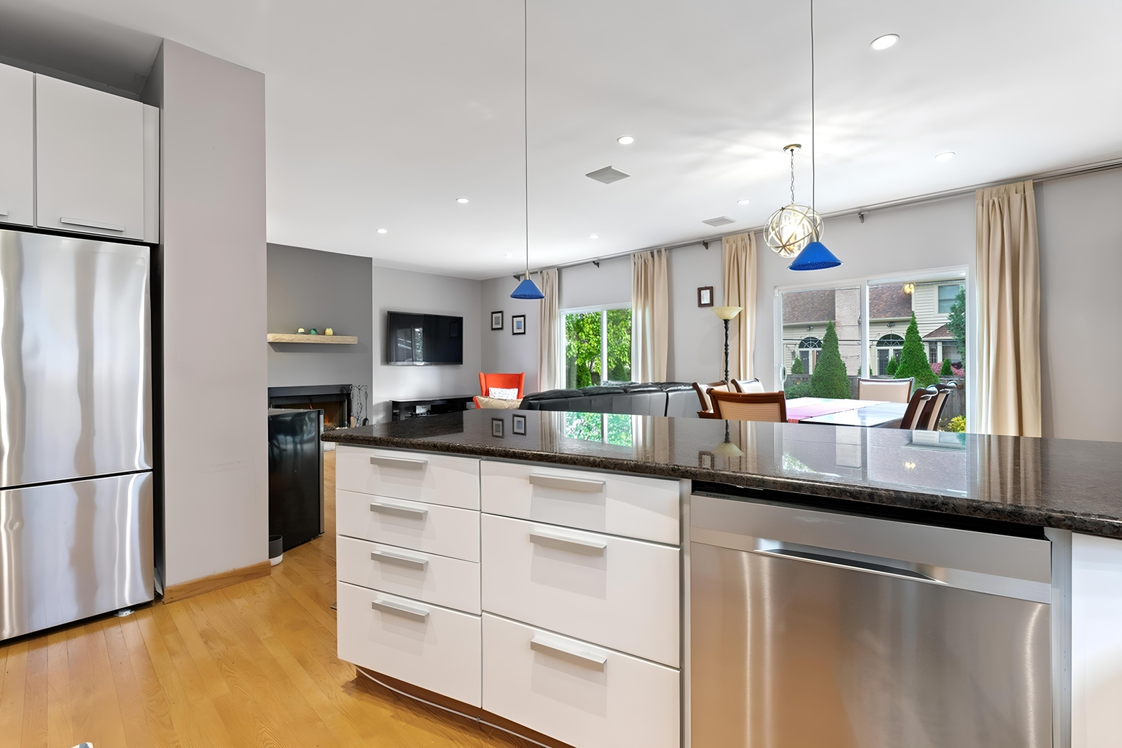 Northbrook, Illinois, 60062, United States, 5 Bedrooms Bedrooms, ,5 BathroomsBathrooms,Residential,For Sale,1987752