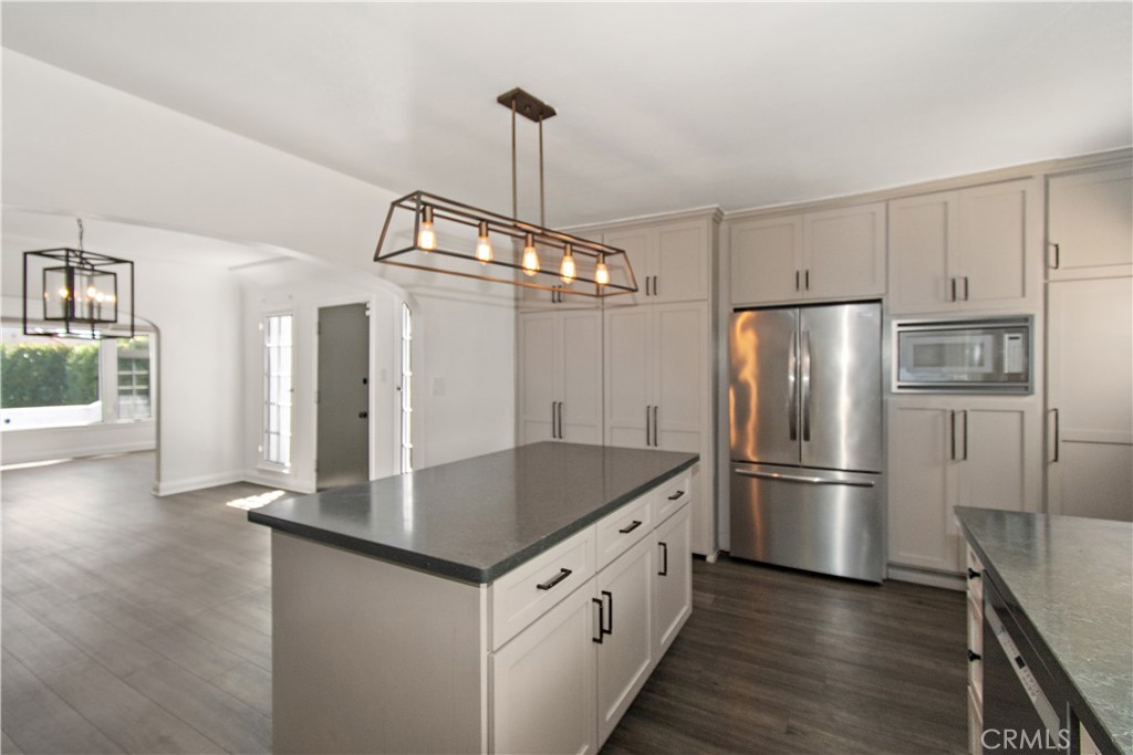 Los Angeles, California, 90019, United States, ,Residential,For Sale,2022270