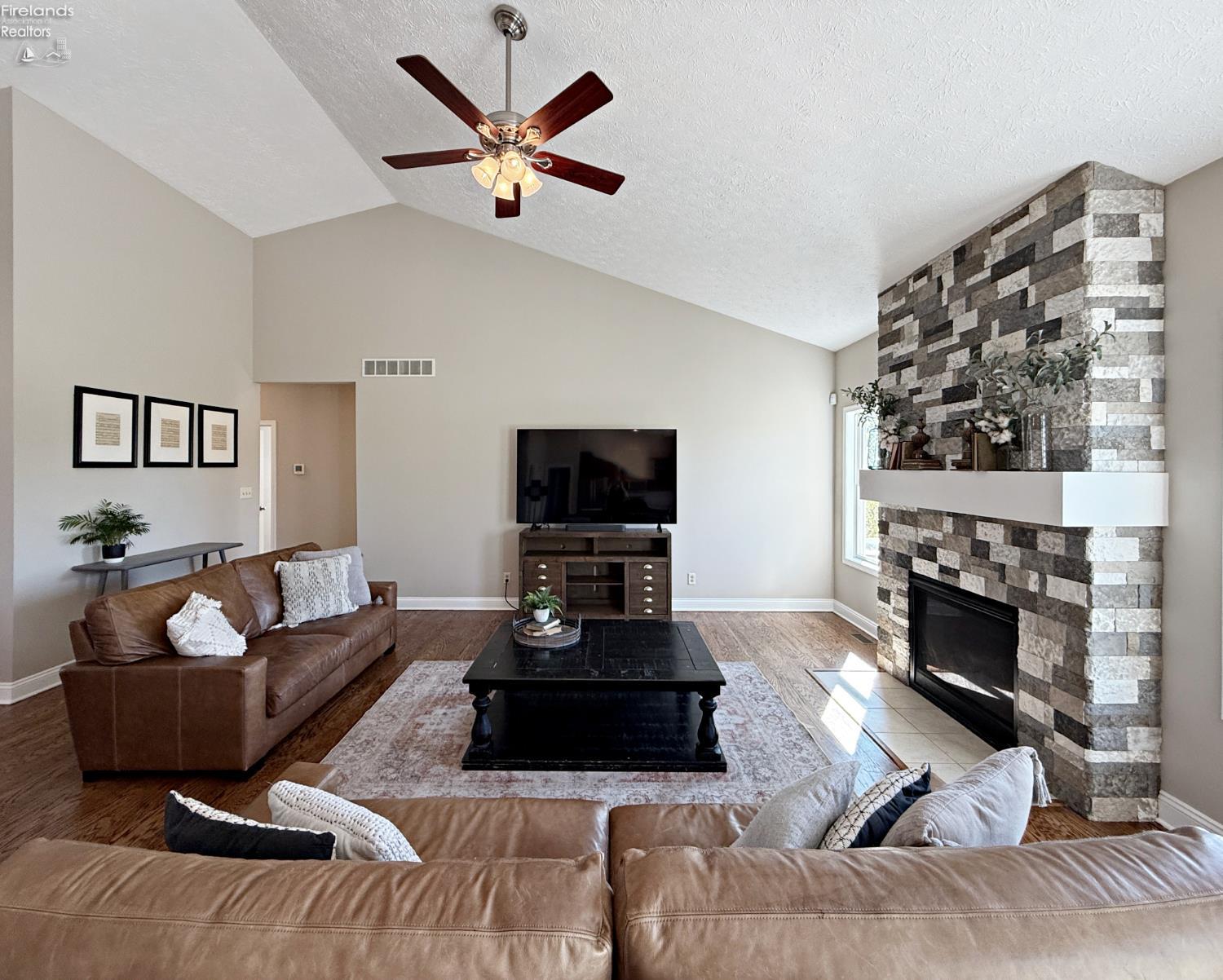 McComb, Ohio, 45858, United States, 4 Bedrooms Bedrooms, ,4 BathroomsBathrooms,Residential,For Sale,1978149