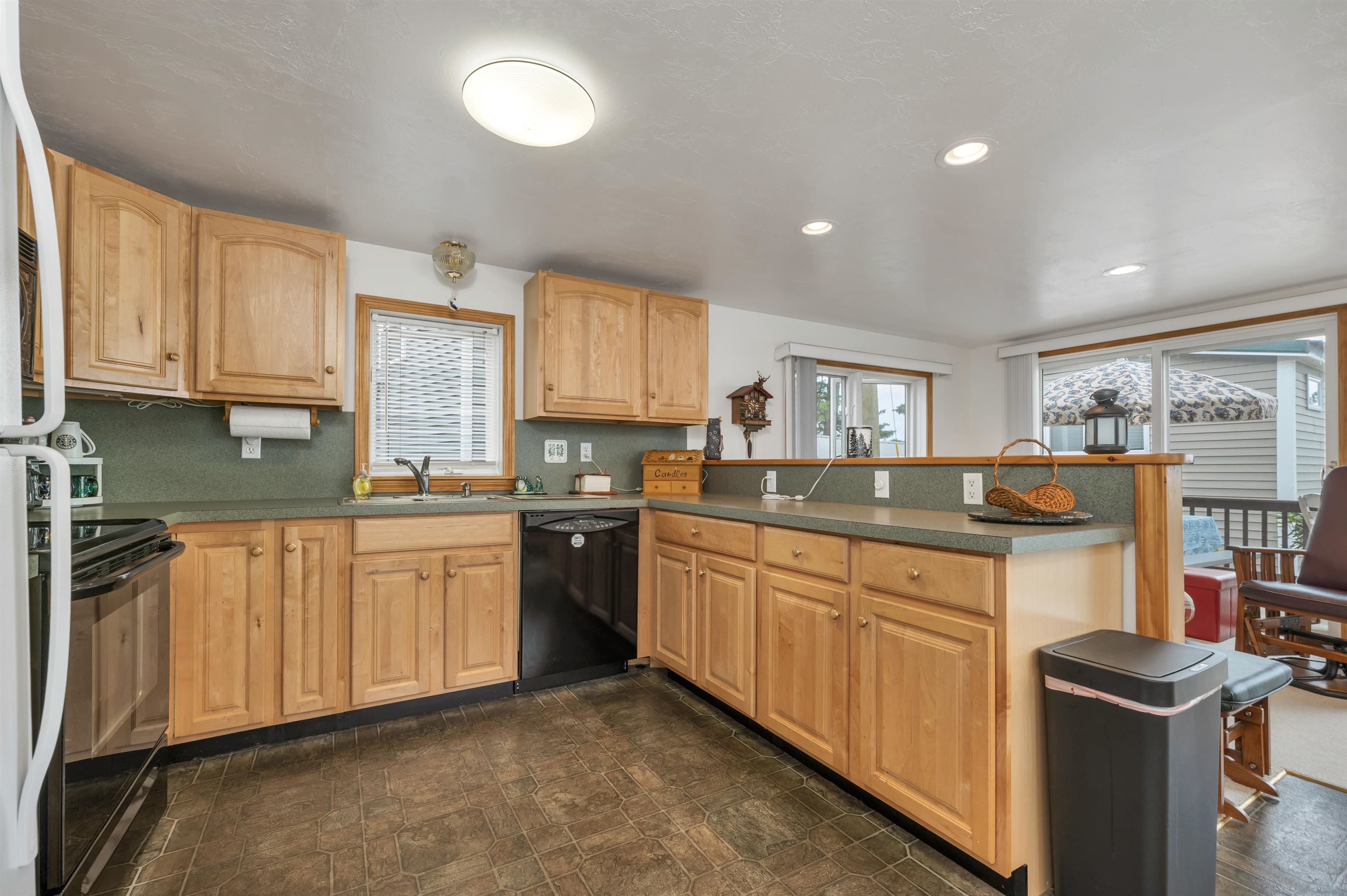 Gilford, New Hampshire, 03249, United States, 2 Bedrooms Bedrooms, ,2 BathroomsBathrooms,Residential,For Sale,1882467