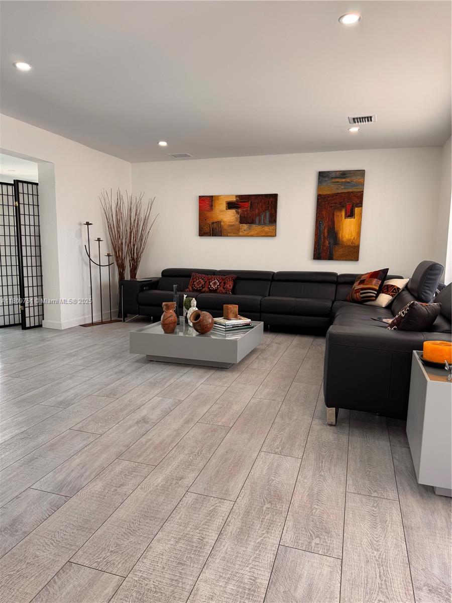 Pompano Beach, Florida, 33060, United States, 2 Bedrooms Bedrooms, ,2 BathroomsBathrooms,Residential,For Sale,1829168
