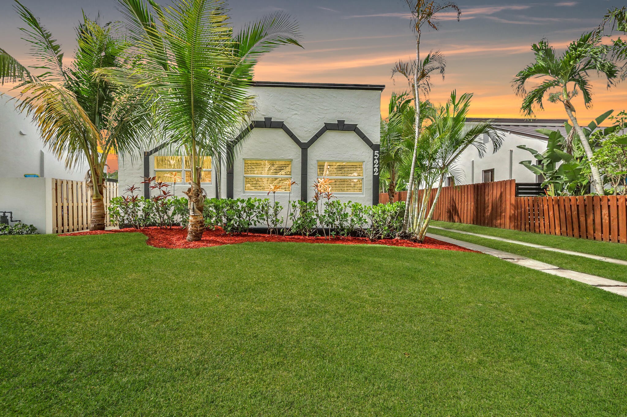 West Palm Beach, Florida, 33401, United States, 2 Bedrooms Bedrooms, ,1 BathroomBathrooms,Residential,For Sale,1942586
