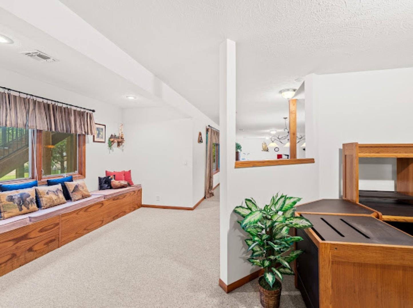 Salina, Kansas, 67401, United States, 4 Bedrooms Bedrooms, ,4 BathroomsBathrooms,Residential,For Sale,1932172
