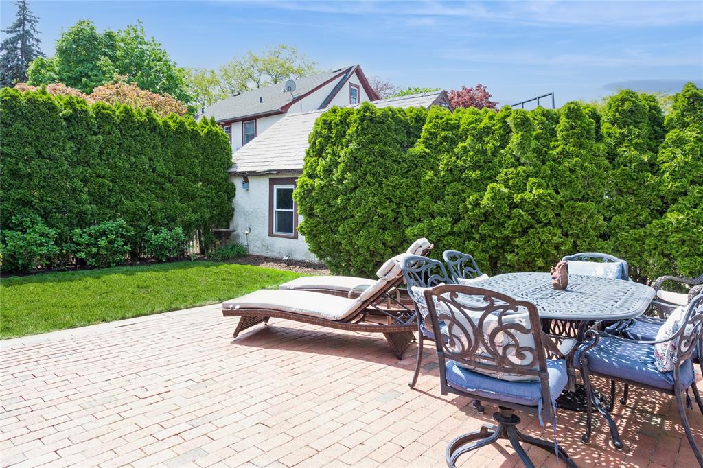 Floral Park, New York, 11001, United States, 3 Bedrooms Bedrooms, ,2 BathroomsBathrooms,Residential,For Sale,1798348