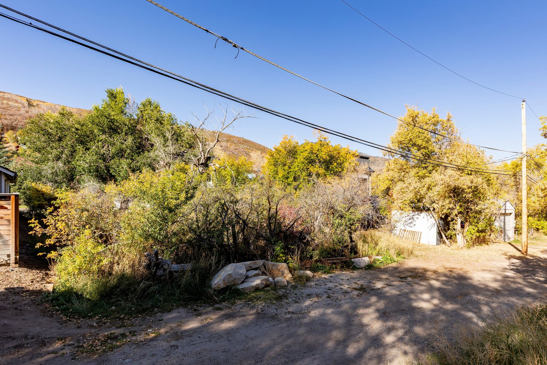  Redevelopment Opportunity on a Flat Lot Walkable to Main Street and Town Lift - 物件實景
