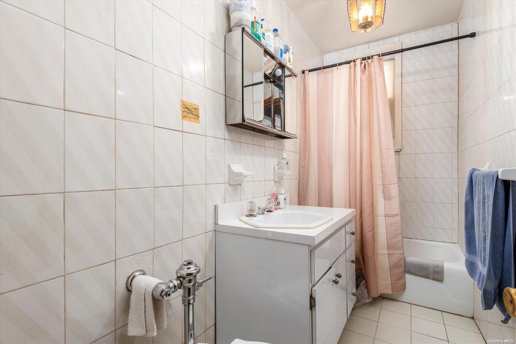 Brooklyn, New York, 11204, United States, 5 Bedrooms Bedrooms, ,3 BathroomsBathrooms,Residential,For Sale,1809100