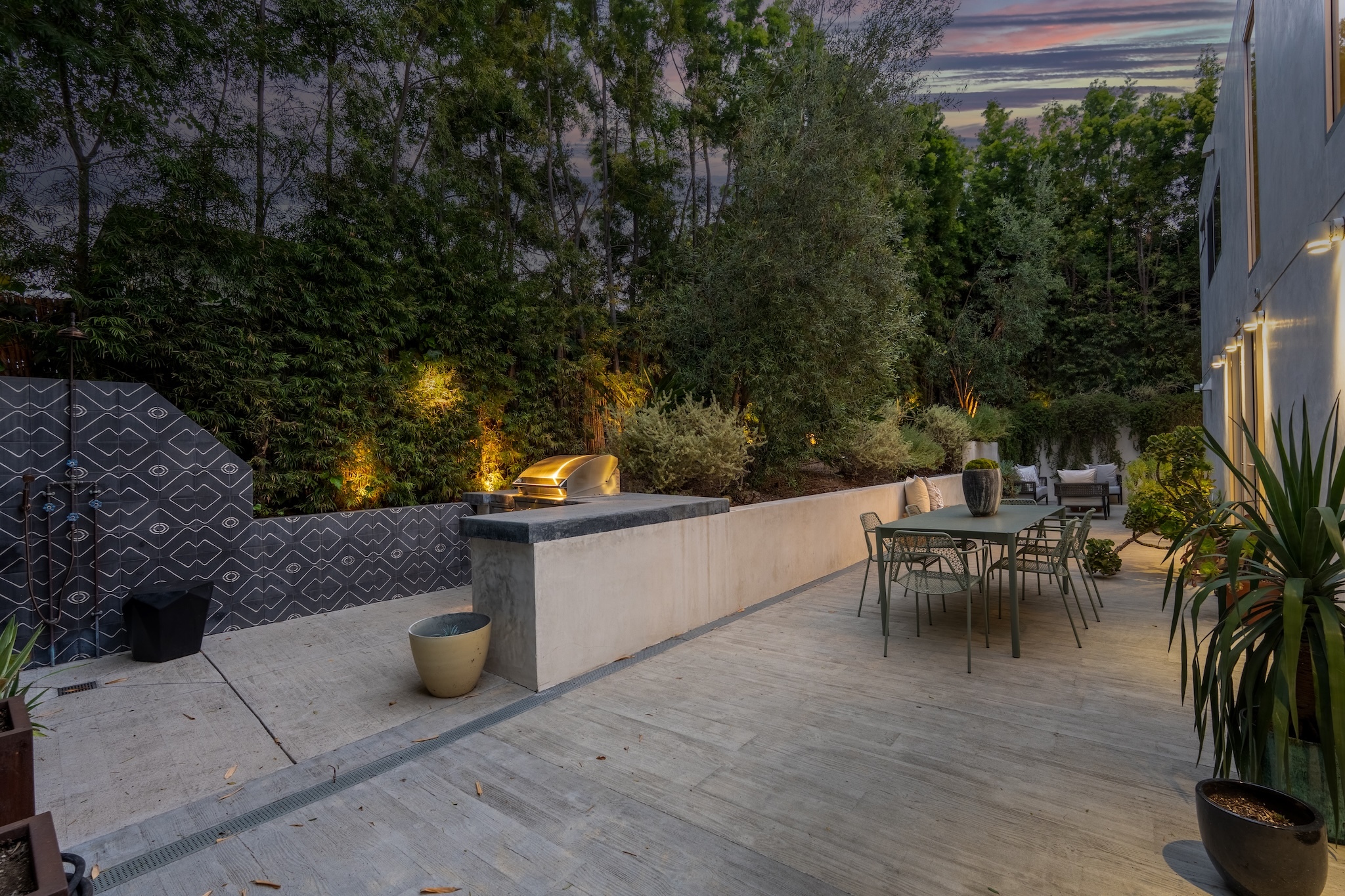  2129 Redcliff St - 物件實景