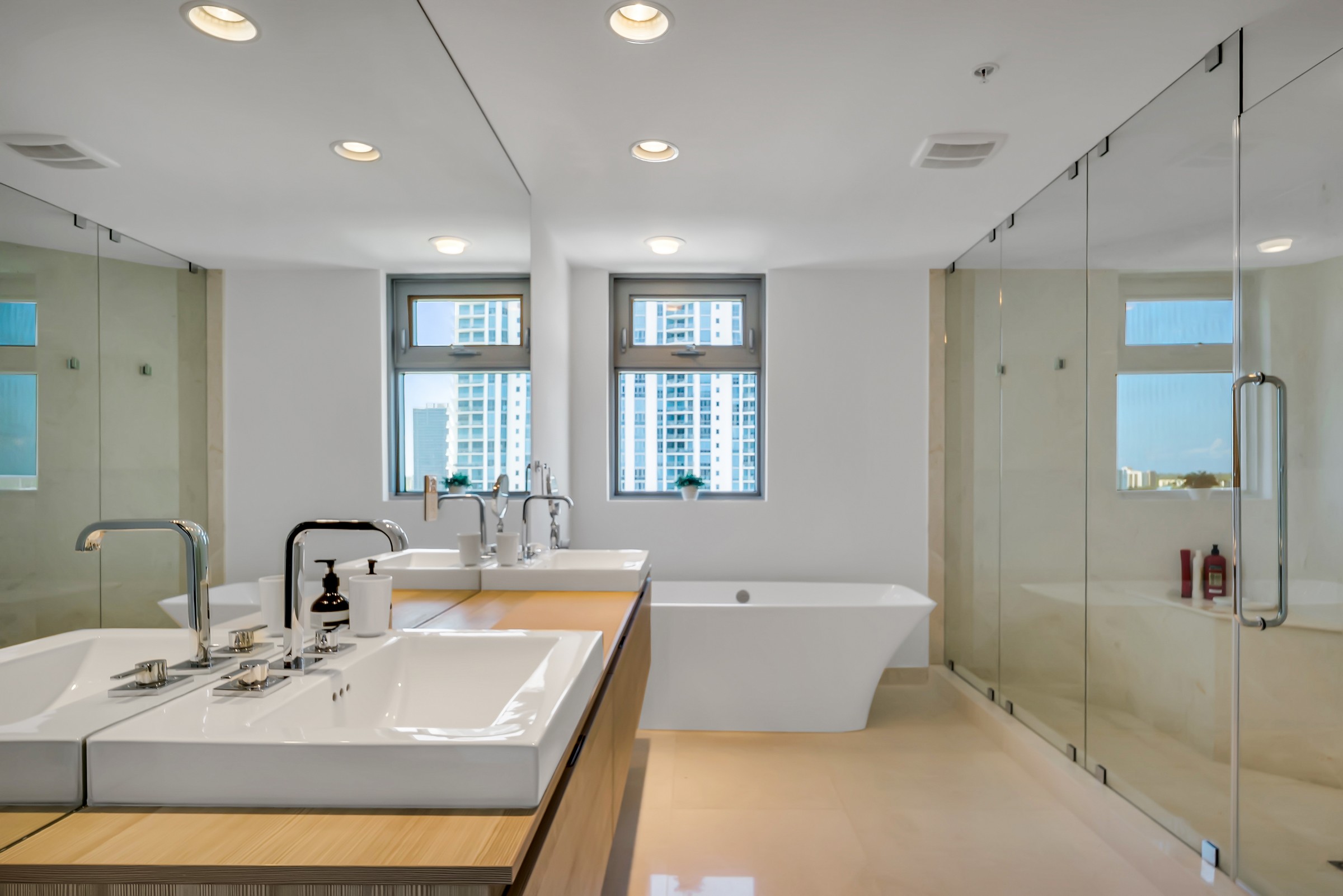  17301 Biscayne Blvd, North Miami Beach, FL, 33160 - 物件實景