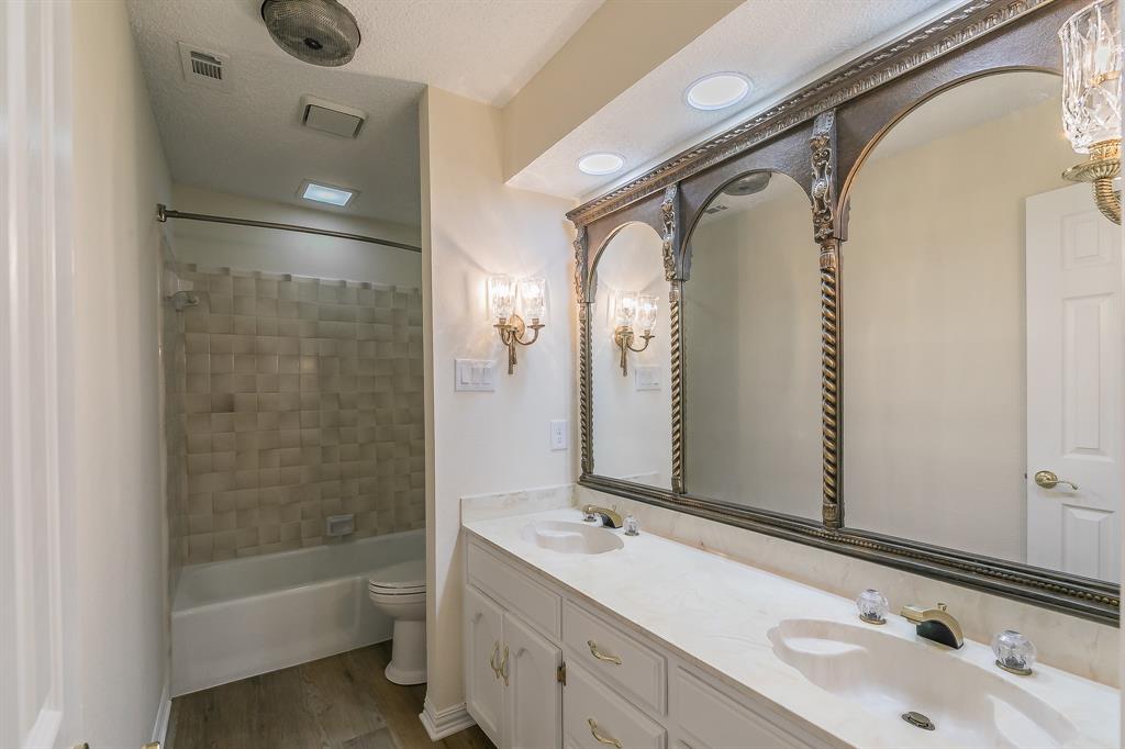 Bedford, Texas, 76021, United States, 3 Bedrooms Bedrooms, ,2 BathroomsBathrooms,Residential,For Sale,1942706