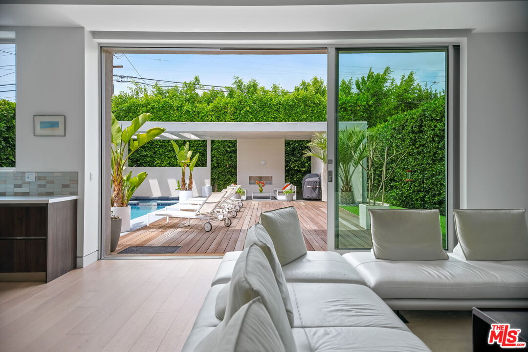 Los Angeles, California, 90046, United States, 5 Bedrooms Bedrooms, ,2 BathroomsBathrooms,Residential,For Sale,1829471