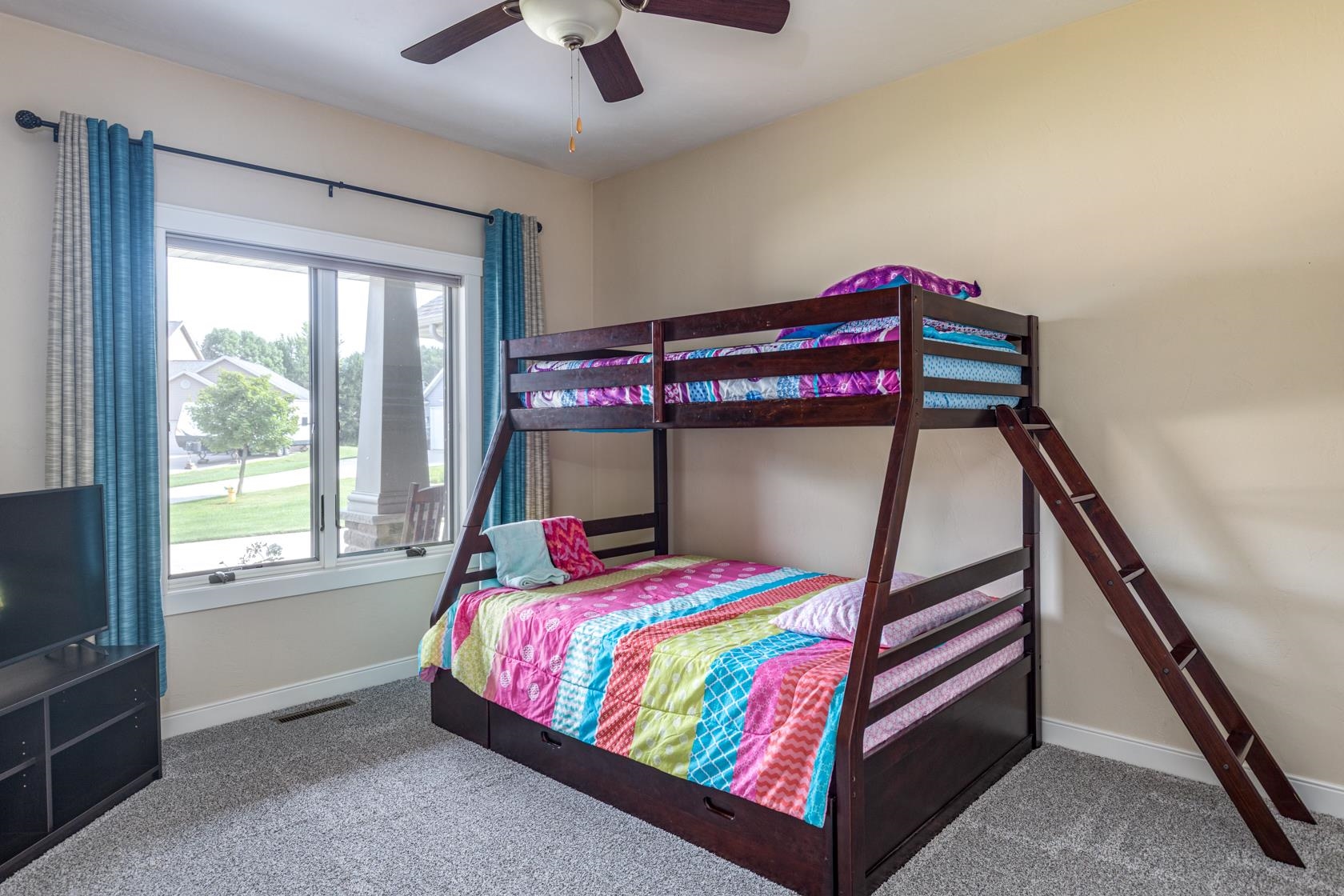Appleton, Wisconsin, 54913, United States, 5 Bedrooms Bedrooms, ,4 BathroomsBathrooms,Residential,For Sale,1927956