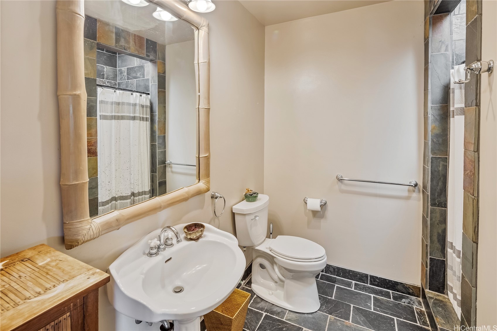 Honolulu, Hawaii, 96817, United States, 5 Bedrooms Bedrooms, ,5 BathroomsBathrooms,Residential,For Sale,1992016