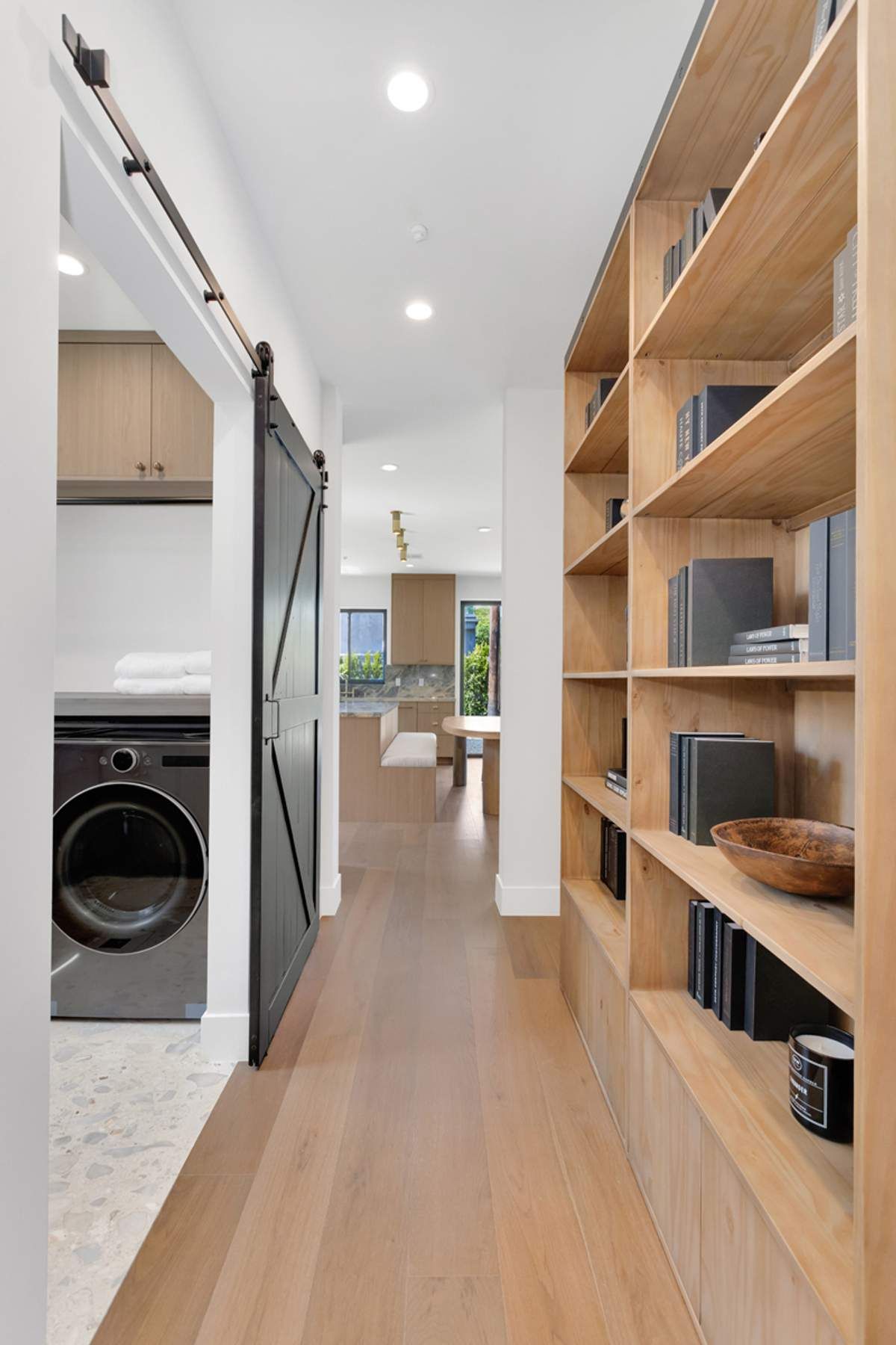  8671 Clifton Way - 物件實景