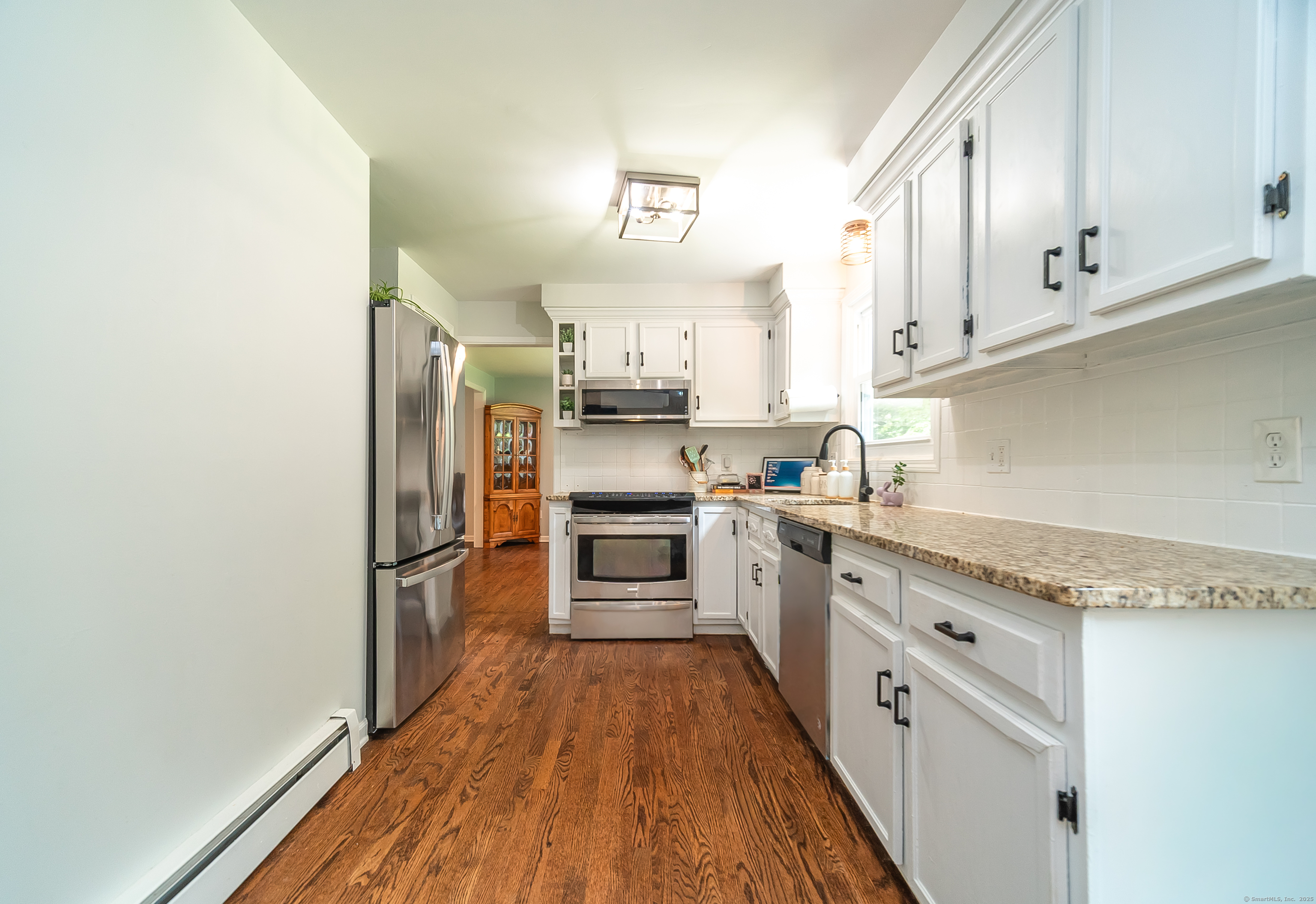 Clinton, Connecticut, 06413, United States, 3 Bedrooms Bedrooms, ,3 BathroomsBathrooms,Residential,For Sale,1939957