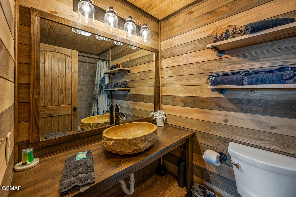 Sevierville, Tennessee, 37876, United States, 4 Bedrooms Bedrooms, ,6 BathroomsBathrooms,Residential,For Sale,2008845