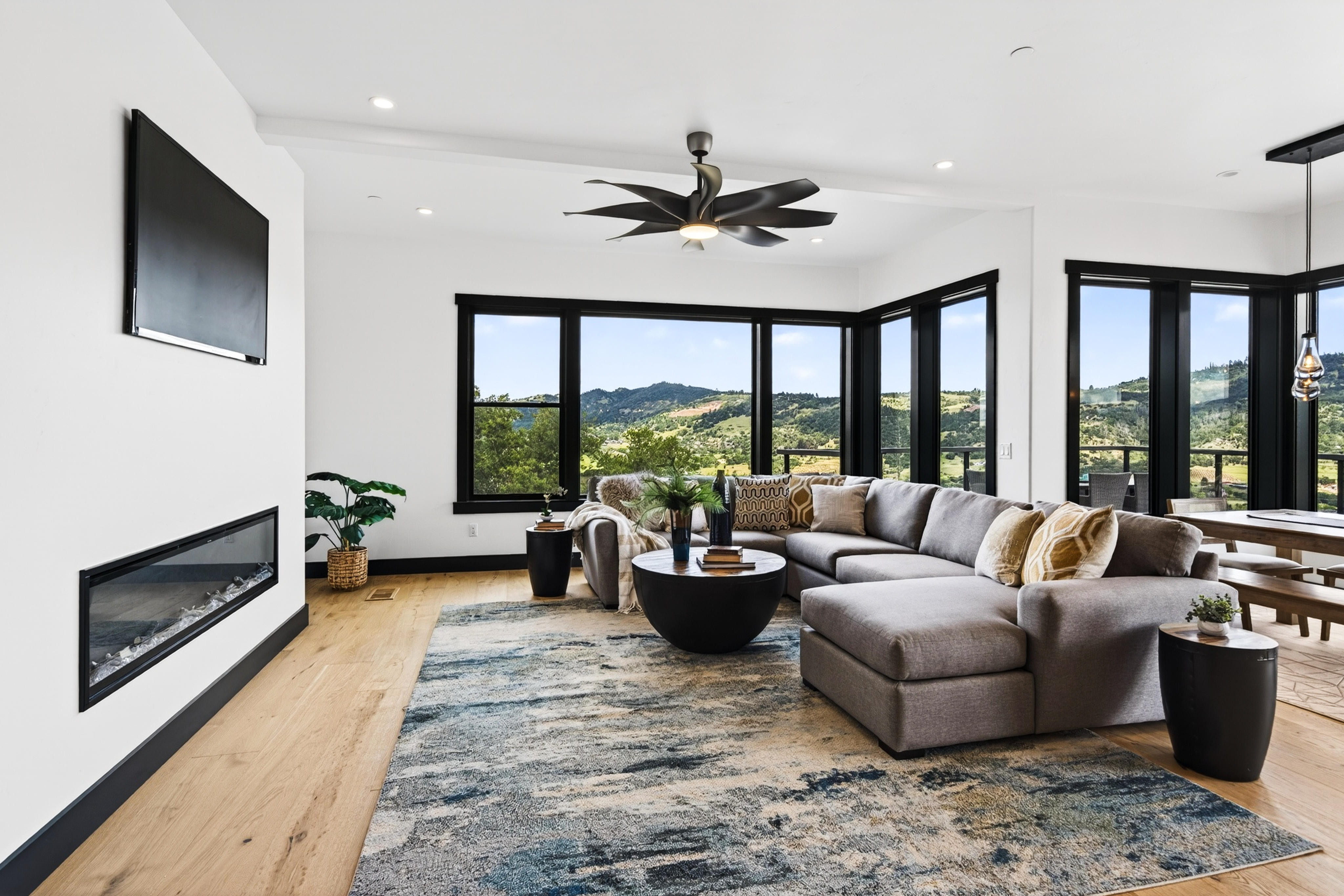  Stunning New Build - 物件實景