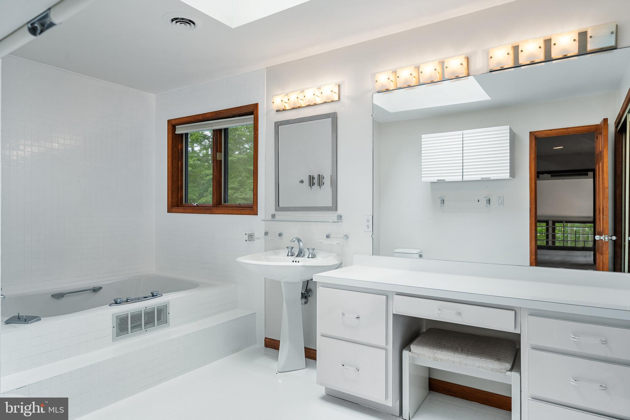 La Plata, Maryland, 20646, United States, 5 Bedrooms Bedrooms, ,4 BathroomsBathrooms,Residential,For Sale,1994243