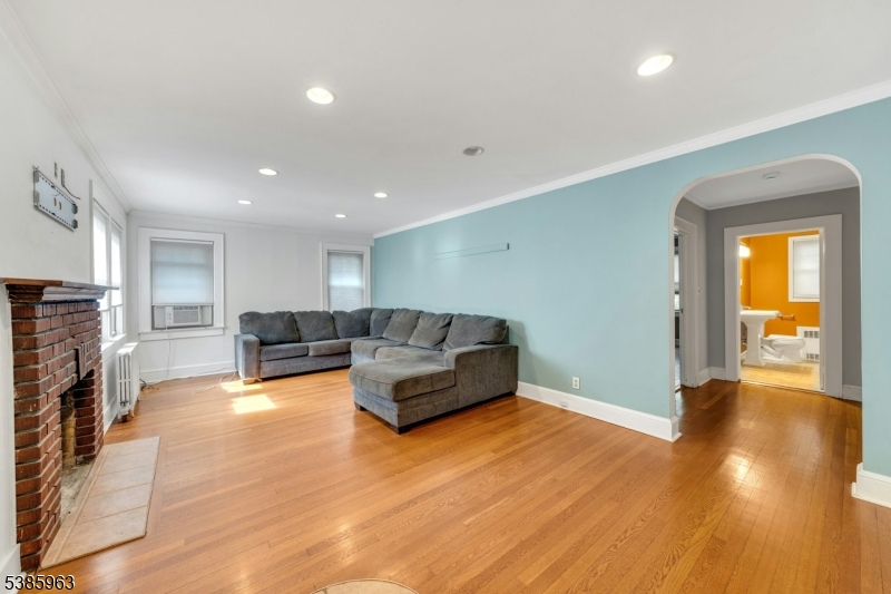 Livingston Twp., New Jersey, 07039, United States, 2 Bedrooms Bedrooms, ,2 BathroomsBathrooms,Residential,For Sale,1951171