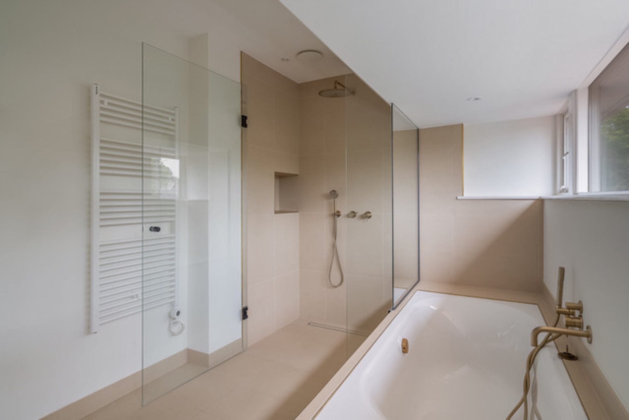  Spacious, turn-key family villa with swimming pool and guest accommodation - 物件實景