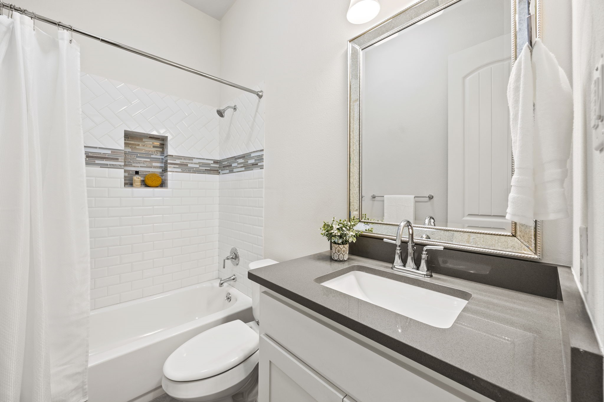 Fort Worth, Texas, 76107, United States, 3 Bedrooms Bedrooms, ,3 BathroomsBathrooms,Residential,For Sale,1927265