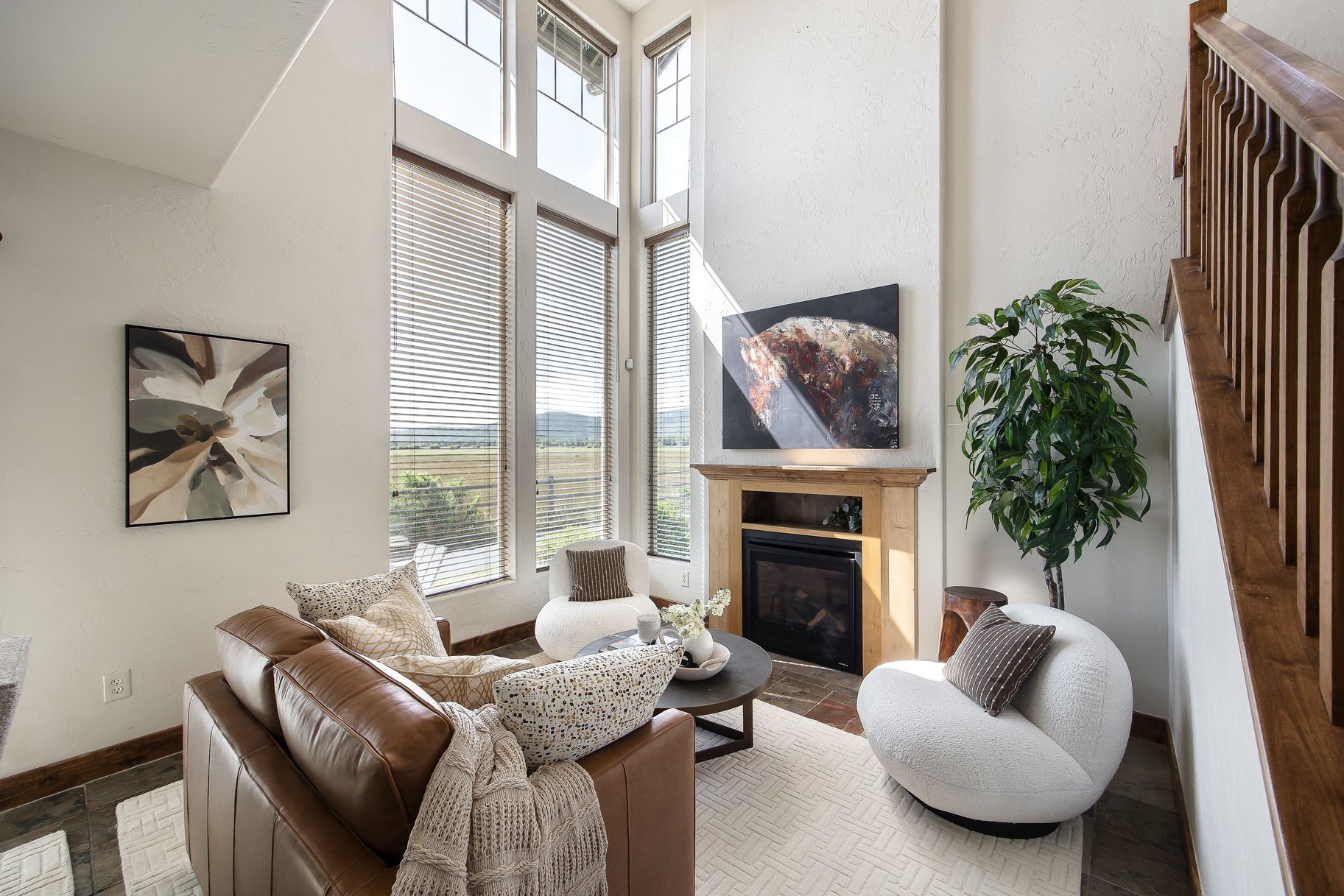  Exceptional Fox Point Townhome with Mountain Views & Prime Location - 物件實景