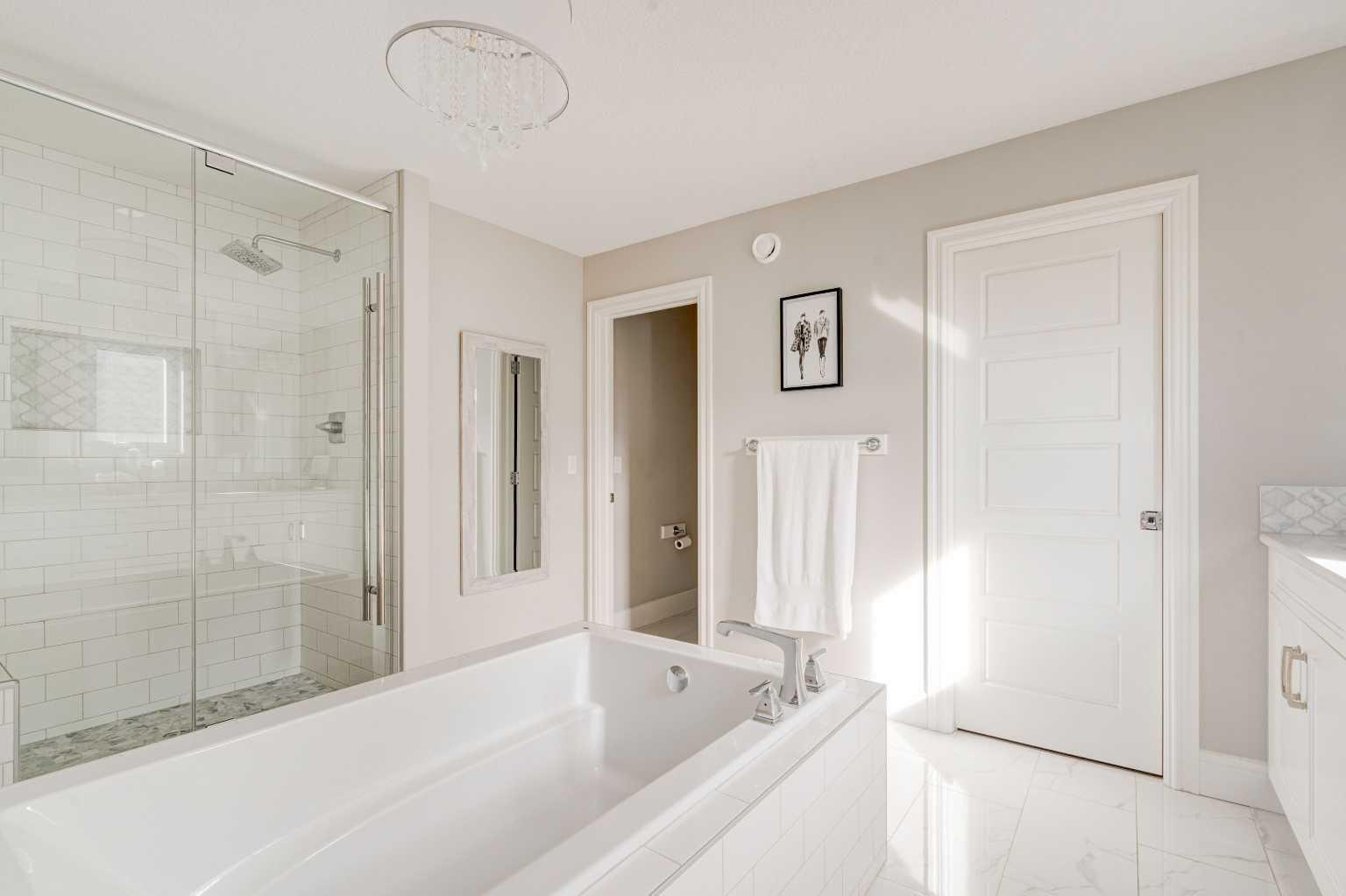 CALGARY, Alberta, T2X 2E1, CA, 4 Bedrooms Bedrooms, ,3 BathroomsBathrooms,Residential,For Sale,1987816