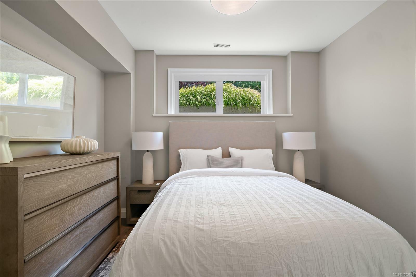 OAK BAY, British Columbia, V8R 3L8, CA, 6 Bedrooms Bedrooms, ,Residential,For Sale,1875057