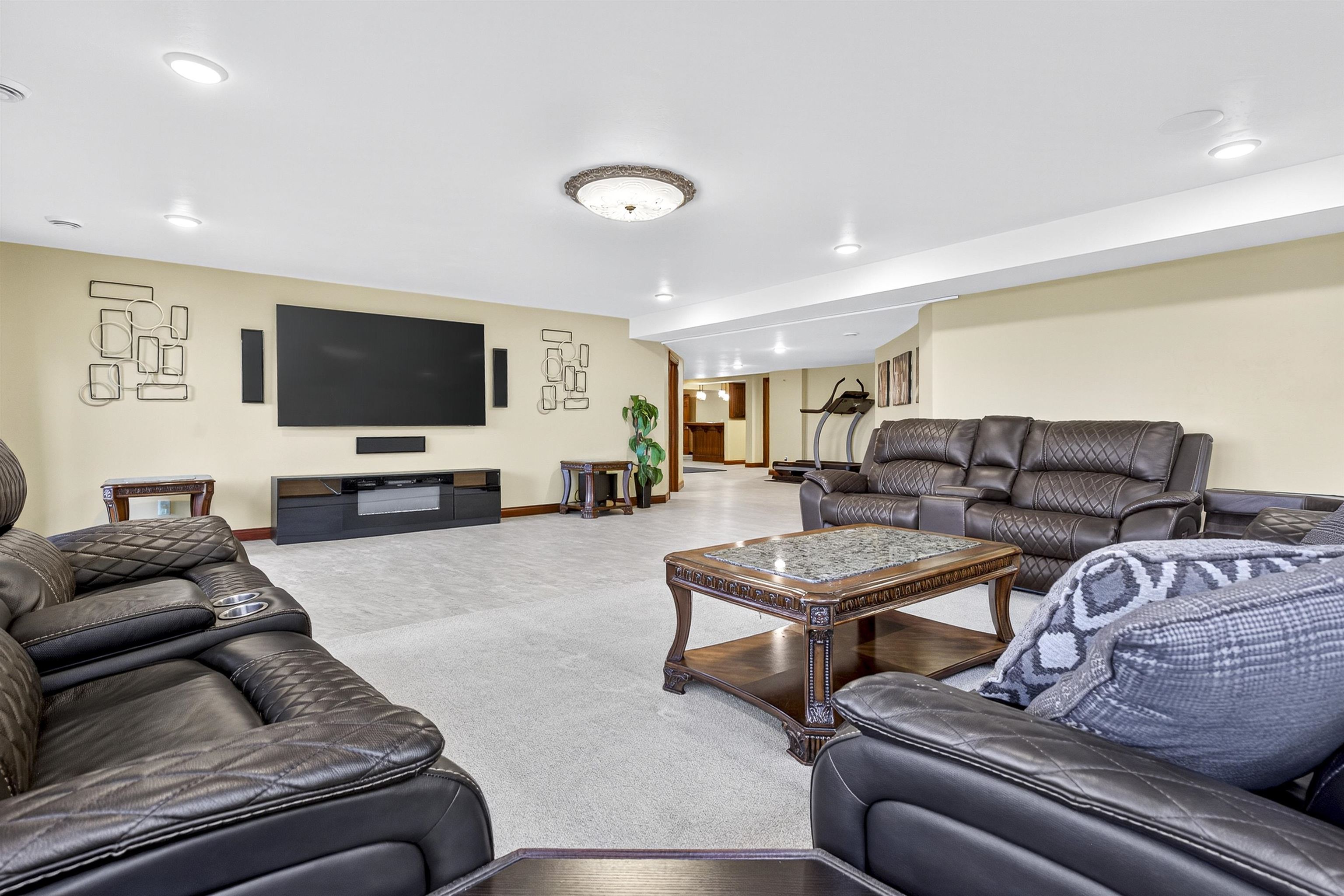 NEENAH, Wisconsin, 54956, United States, 5 Bedrooms Bedrooms, ,6 BathroomsBathrooms,Residential,For Sale,1992991