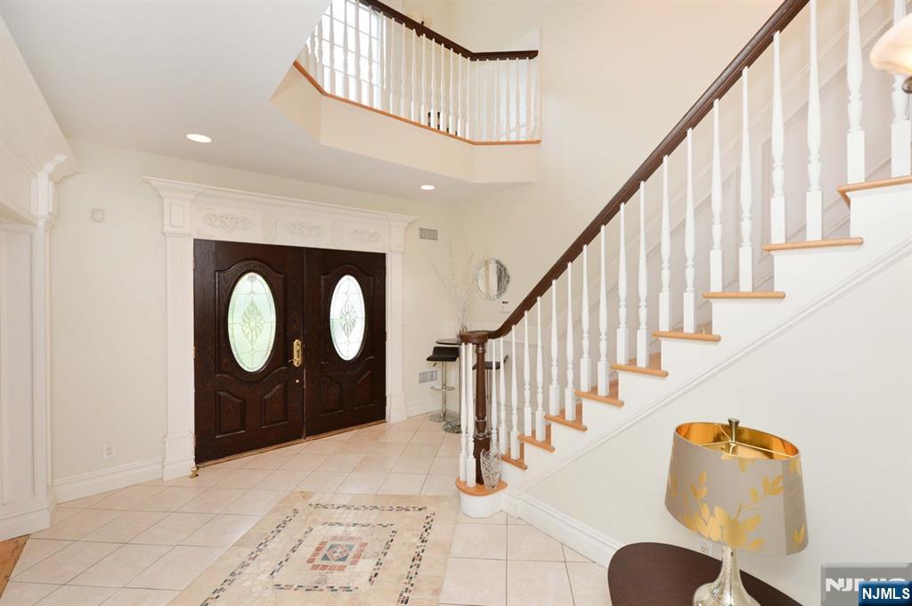 Fort Lee, New Jersey, 07024, United States, 5 Bedrooms Bedrooms, ,5 BathroomsBathrooms,Residential,For Sale,1942232