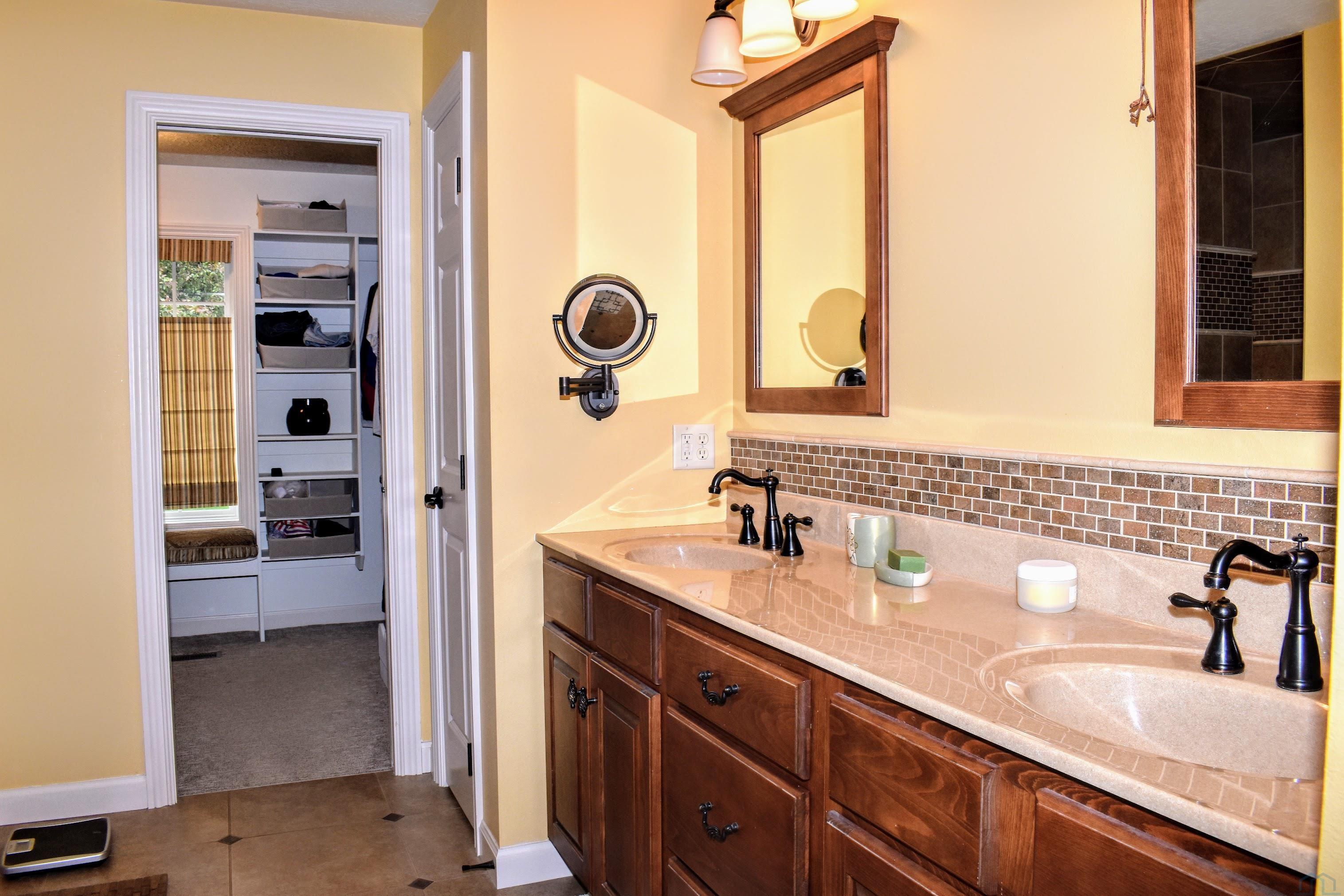 Dakota Dunes, South Dakota, 57049, United States, 4 Bedrooms Bedrooms, ,3 BathroomsBathrooms,Residential,For Sale,2048659