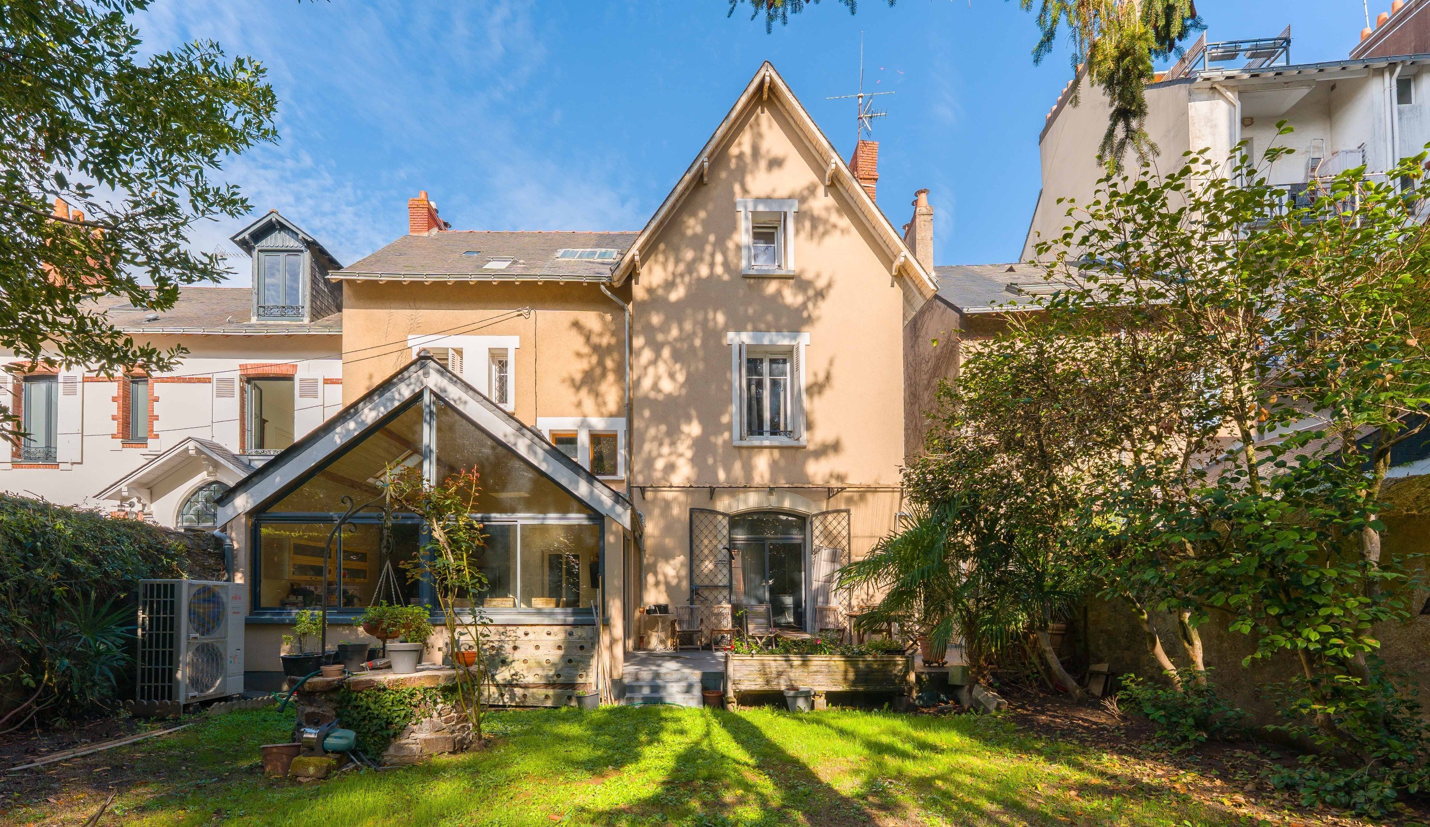  200 sqm family home with garden, just a 5-minute walk from the city centre. - 物件實景