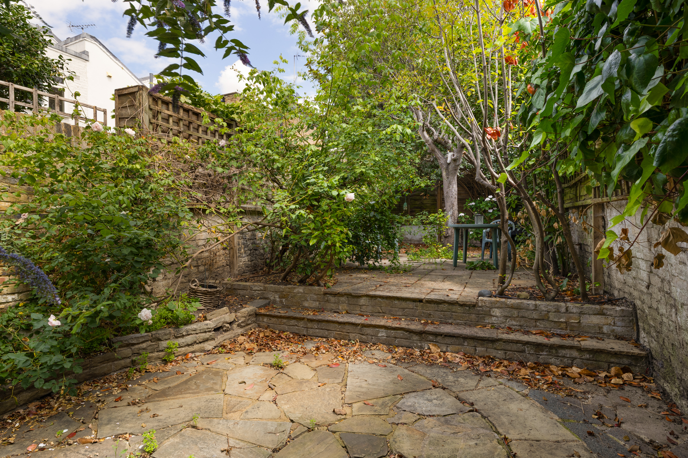  A Hidden Garden House with Exceptional Potential in Earl