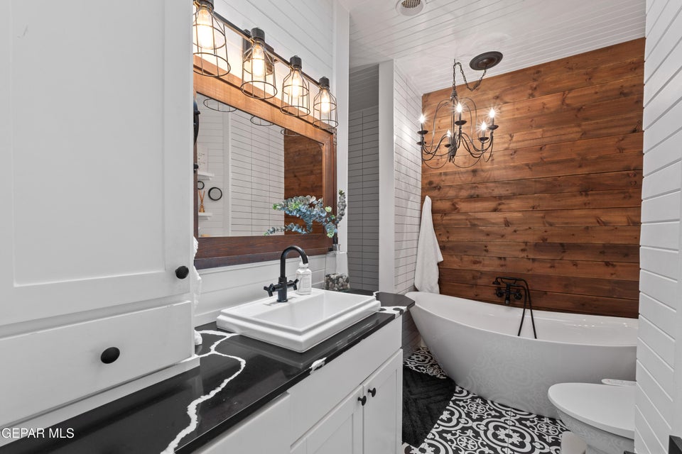 El Paso, Texas, 79936, United States, 5 Bedrooms Bedrooms, ,5 BathroomsBathrooms,Residential,For Sale,1980417