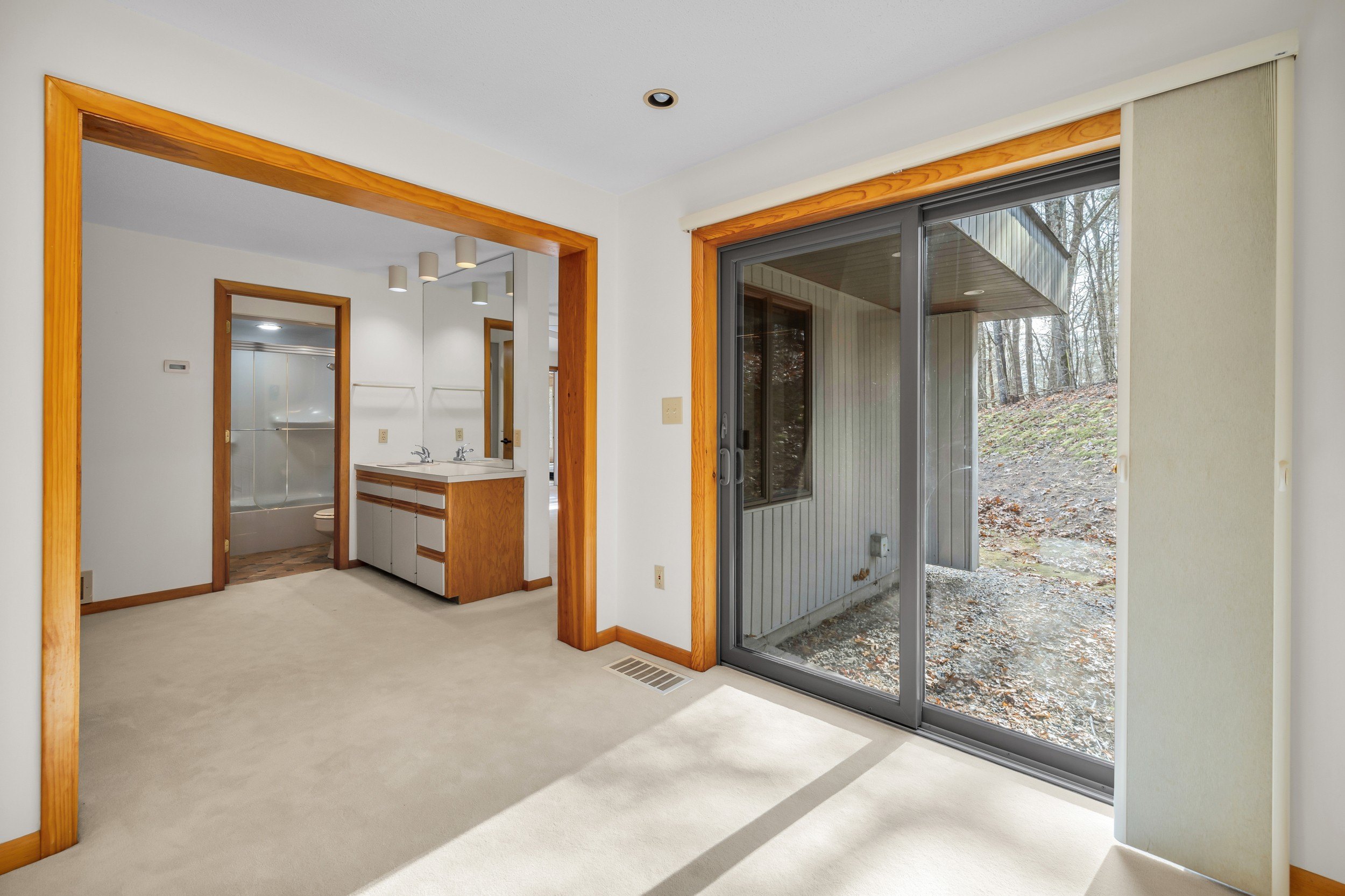 Granby, Connecticut, 06060, United States, 3 Bedrooms Bedrooms, ,3 BathroomsBathrooms,Residential,For Sale,1996436