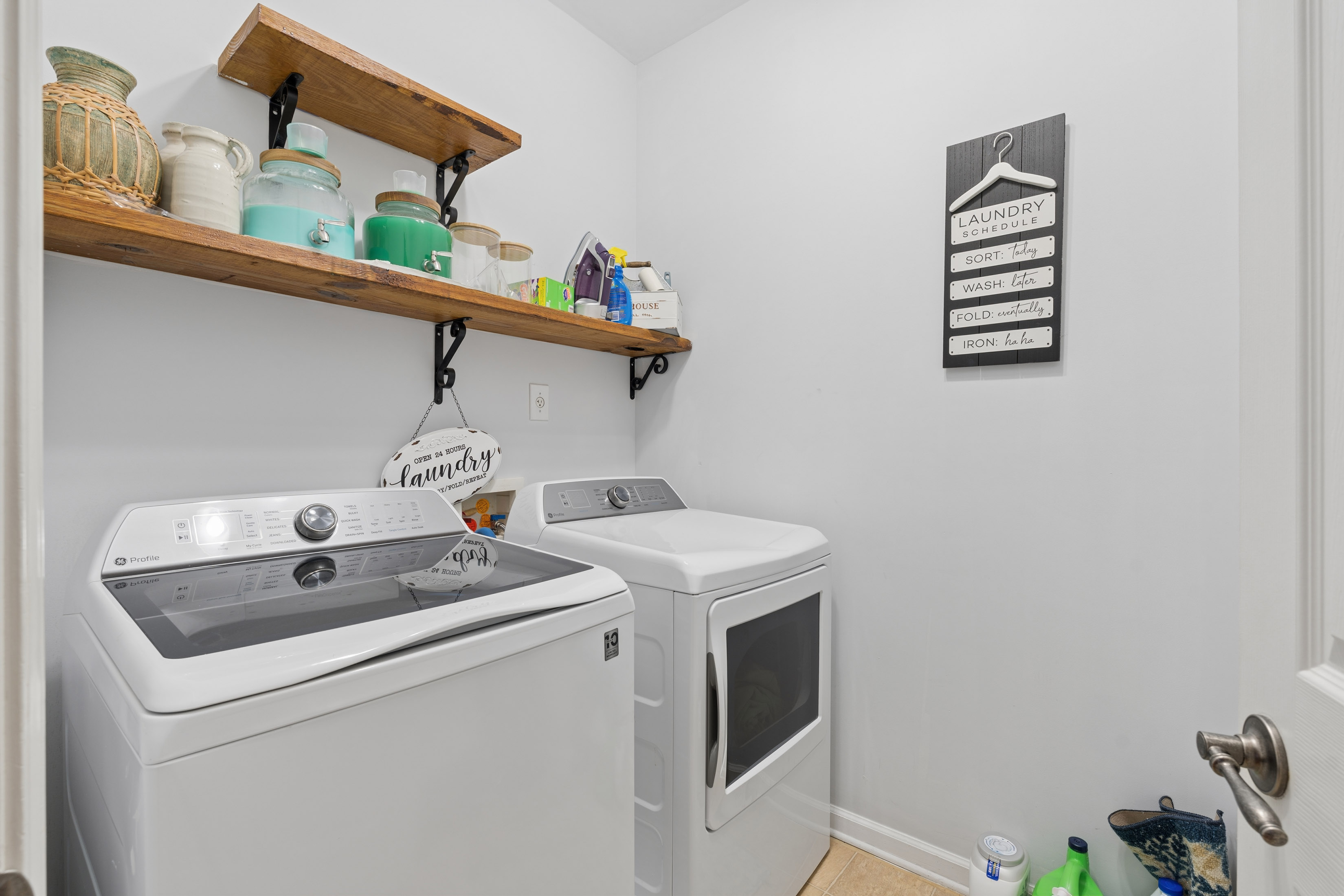  Elegant and Light-filled Townhome in Gated Olde Ivy at Vinings Community - 物件實景