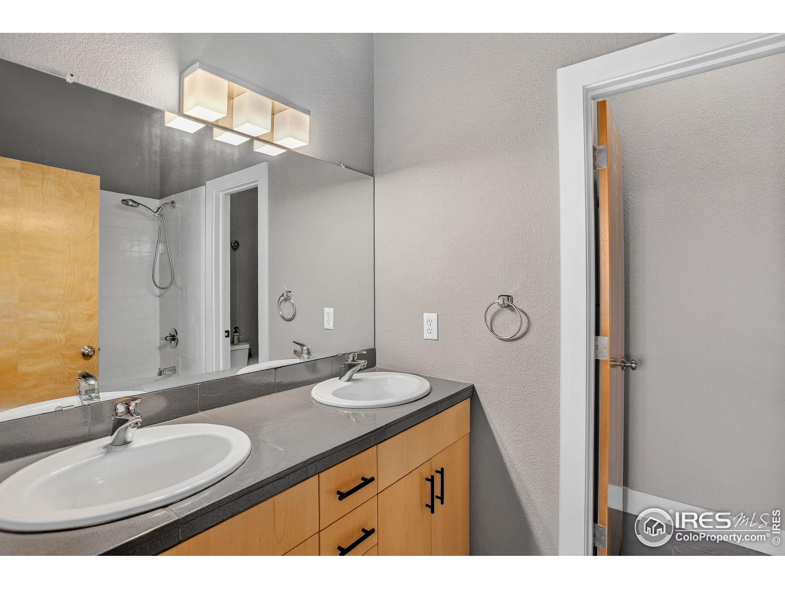 Denver, Colorado, 80211, United States, 2 Bedrooms Bedrooms, ,3 BathroomsBathrooms,Residential,For Sale,1895897