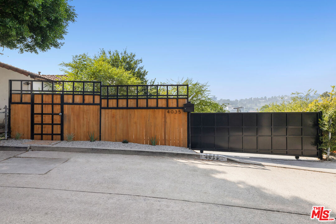 Los Angeles, California, 90065, United States, 3 Bedrooms Bedrooms, ,2 BathroomsBathrooms,Residential,For Sale,1987634