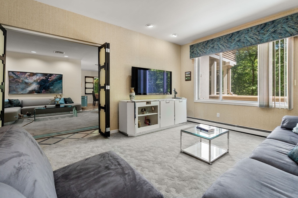 Boston, Massachusetts, 02467, United States, 2 Bedrooms Bedrooms, ,3 BathroomsBathrooms,Residential,For Sale,1940197