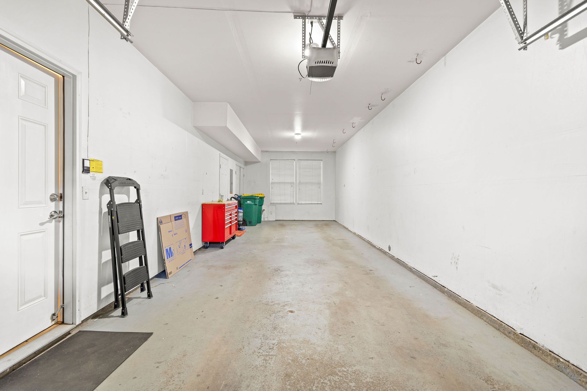  Welcome to this bright and inviting townhome - 物件實景