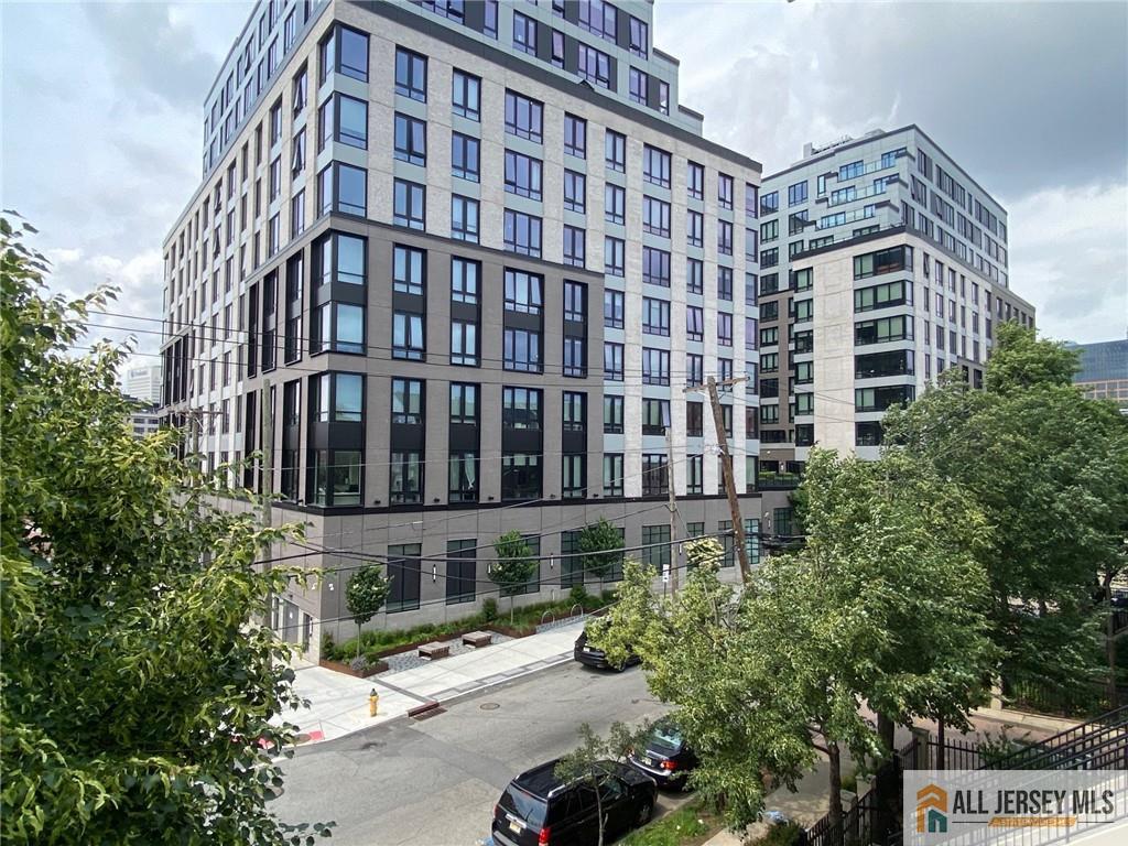 Newark, New Jersey, 07105, United States, 2 Bedrooms Bedrooms, ,3 BathroomsBathrooms,Residential,For Sale,1877508